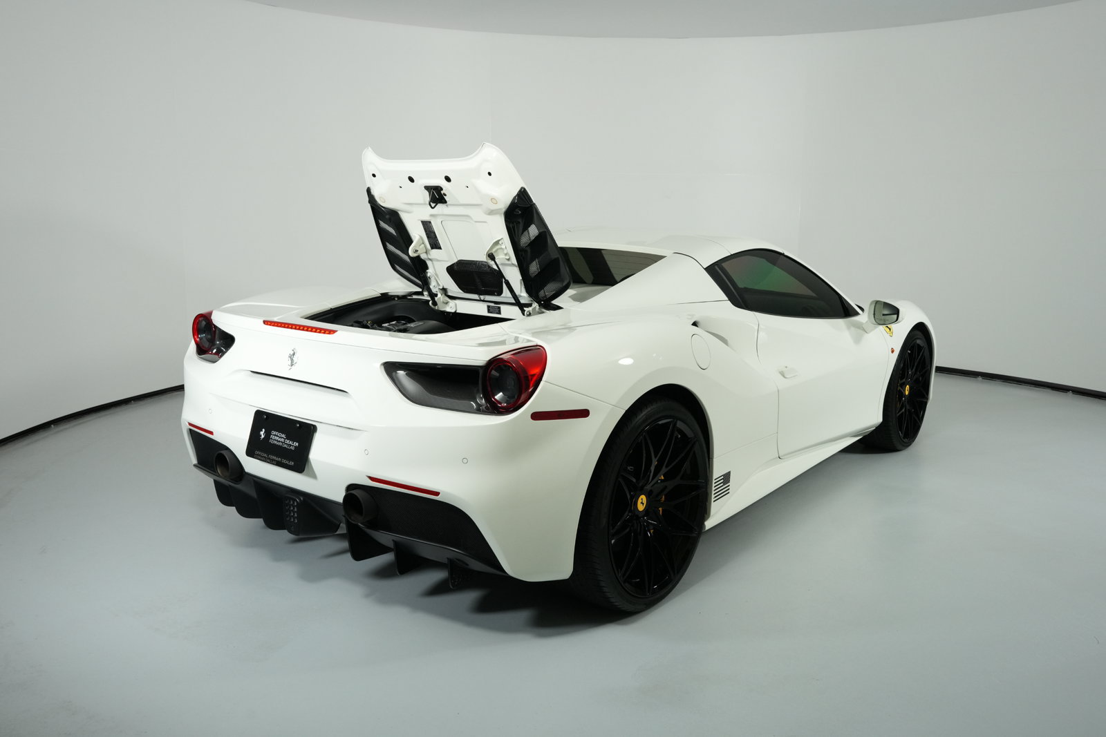 Used 2019 Ferrari 488 Spider RWD image 13