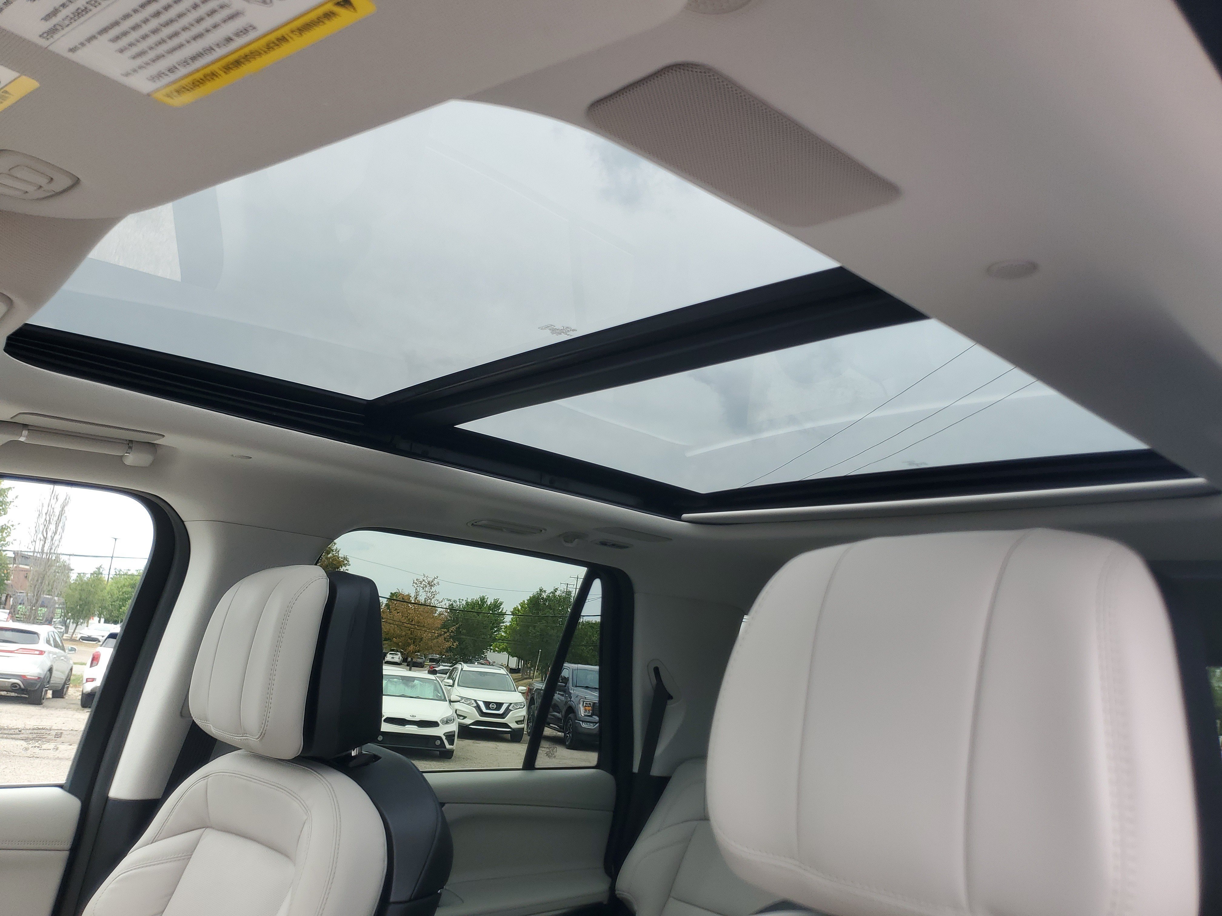 Used 2025 Lincoln Navigator Reserve AWD/4WD image 11