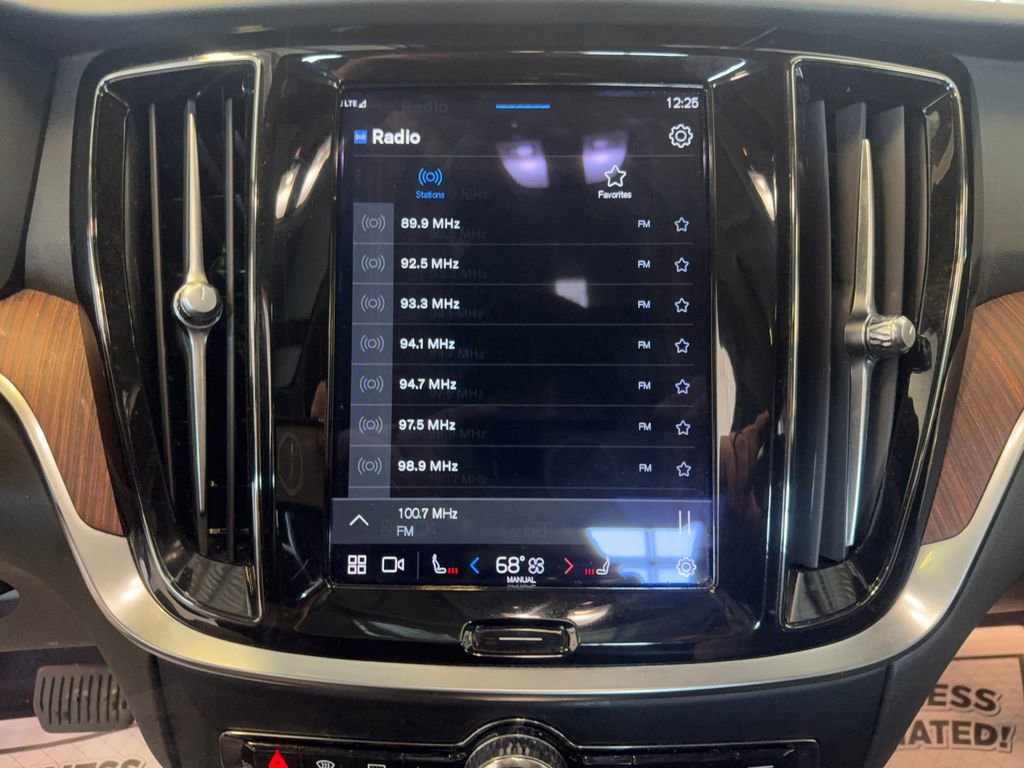 Used 2023 Volvo S60 T8 Plus image 16