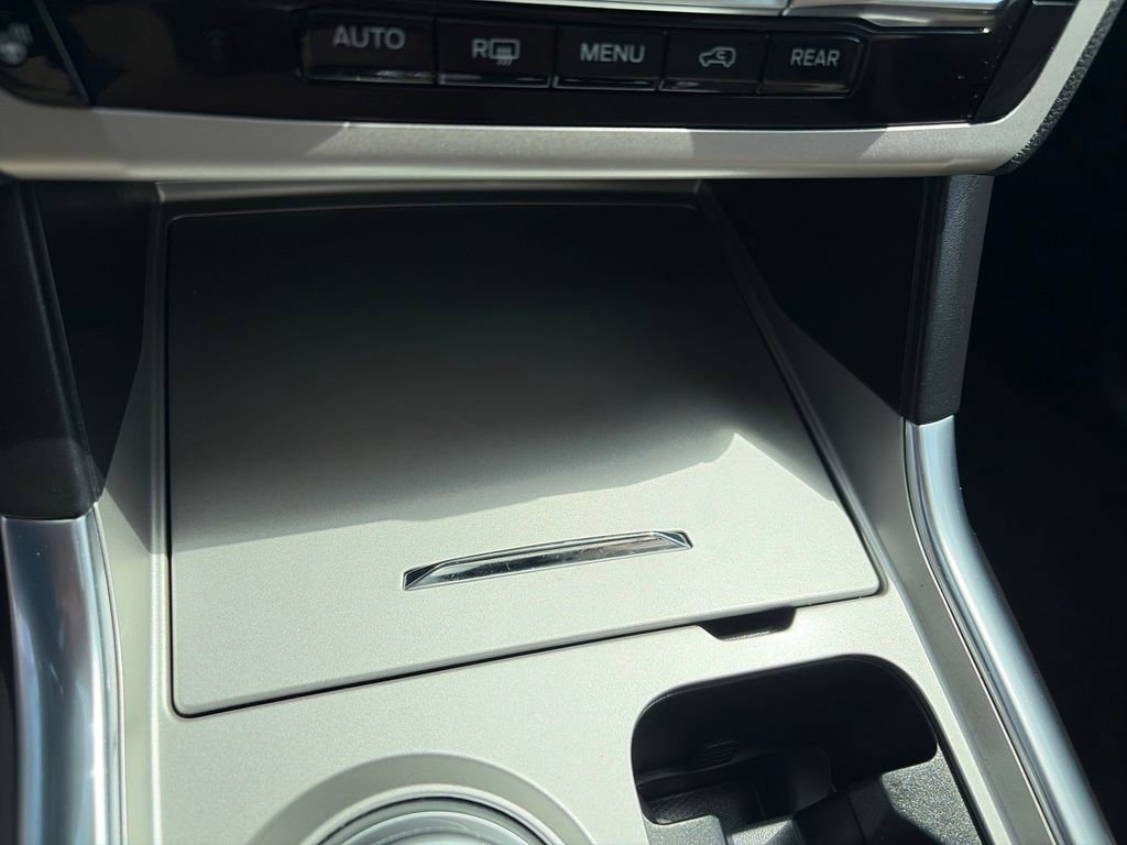 Used 2024 Ford Explorer XLT w/ Equipment Group 202A AWD/4WD image 22