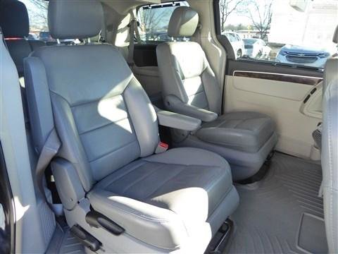 Used 2014 Volkswagen Routan SEL Premium image 18