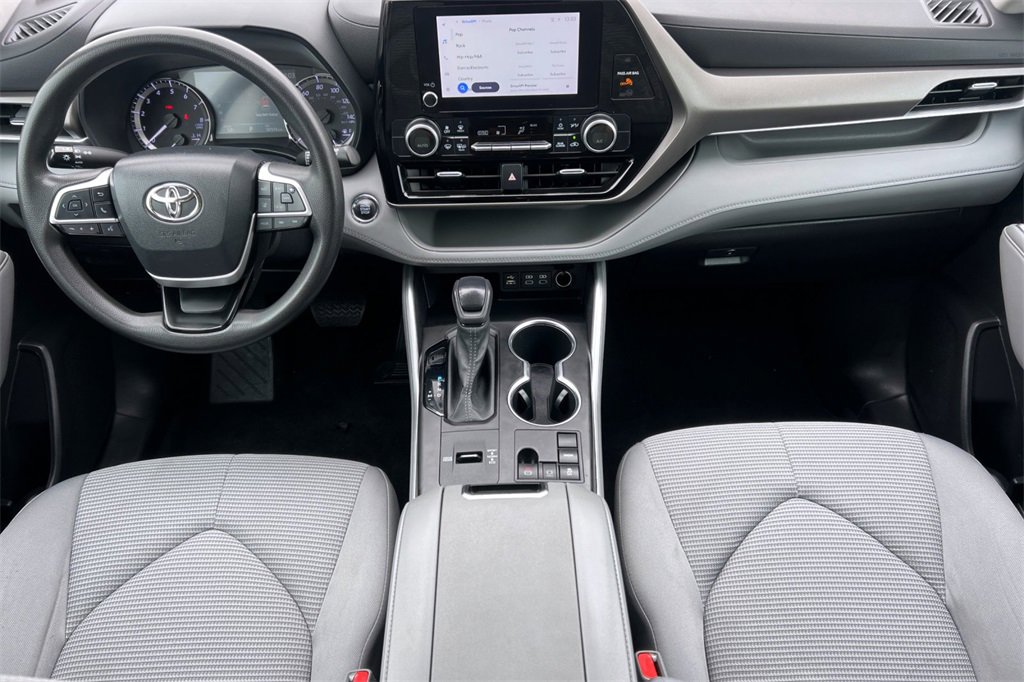 Certified 2023 Toyota Highlander L image 15