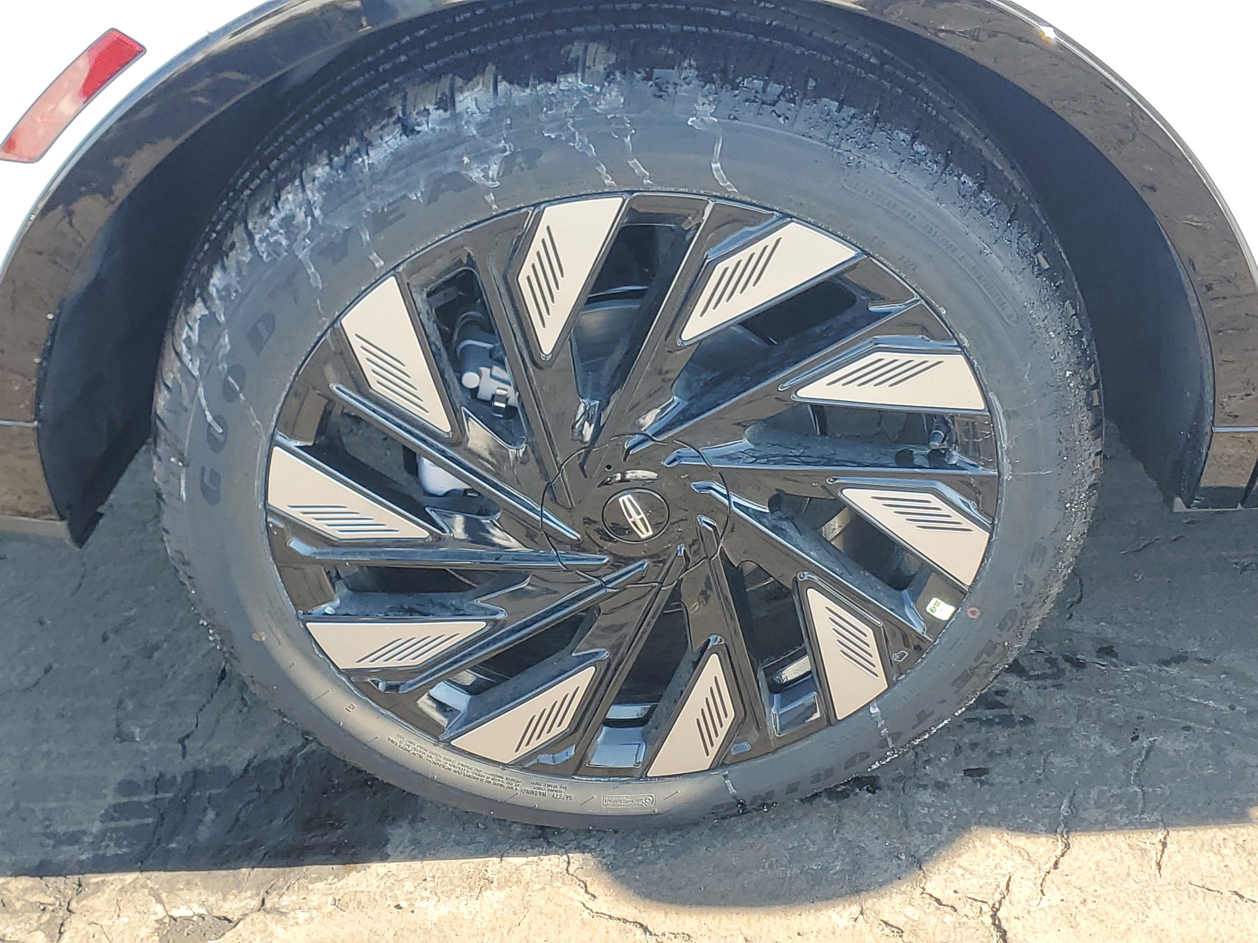 New 2026 Lincoln Nautilus Reserve w/ Jet Appearance Package image 5