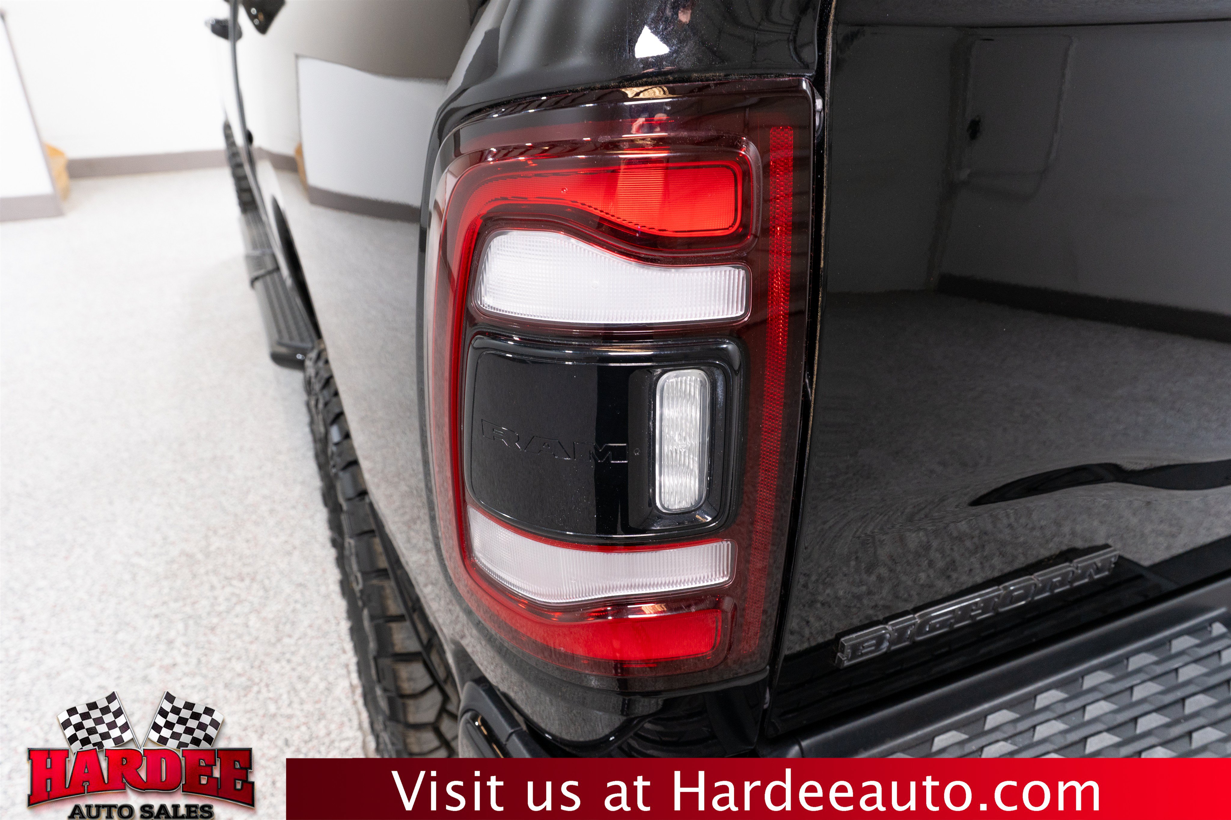 Used 2024 RAM 2500 Big Horn w/ Night Edition AWD/4WD image 9
