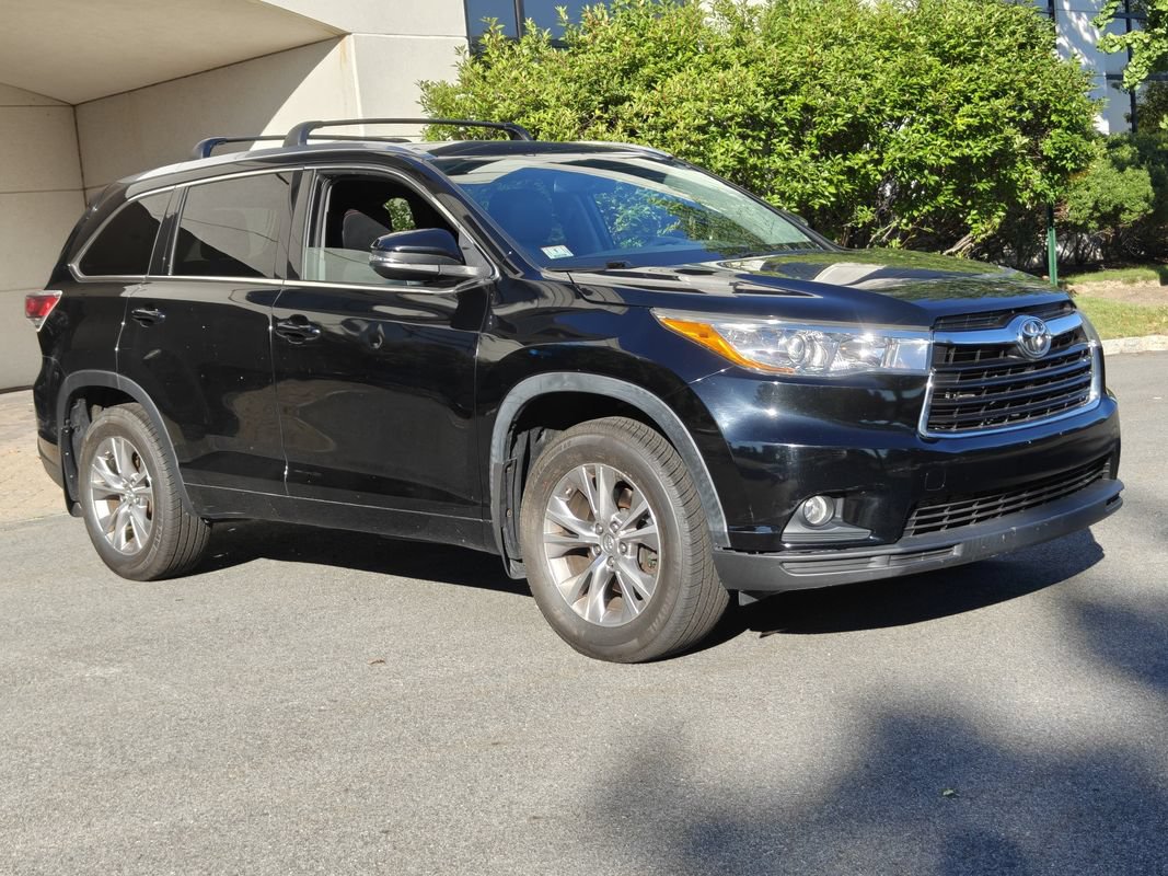 Used 2015 Toyota Highlander XLE AWD/4WD image 2