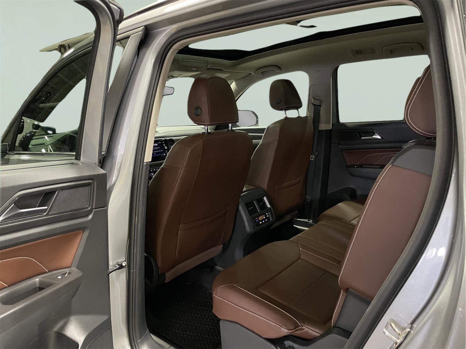 Used 2023 Volkswagen Atlas SE image 15