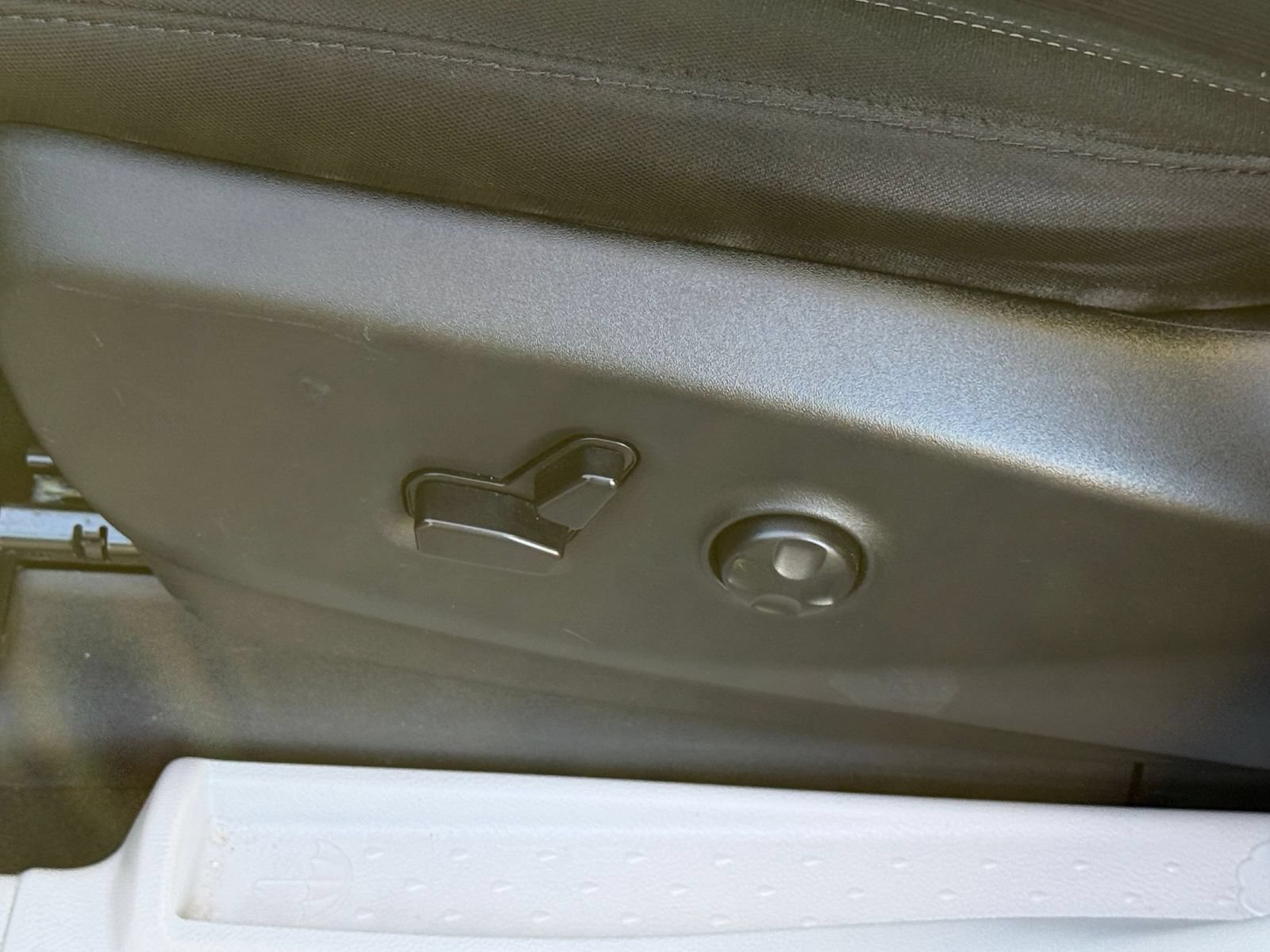 Used 2024 Chrysler Voyager LX FWD image 21
