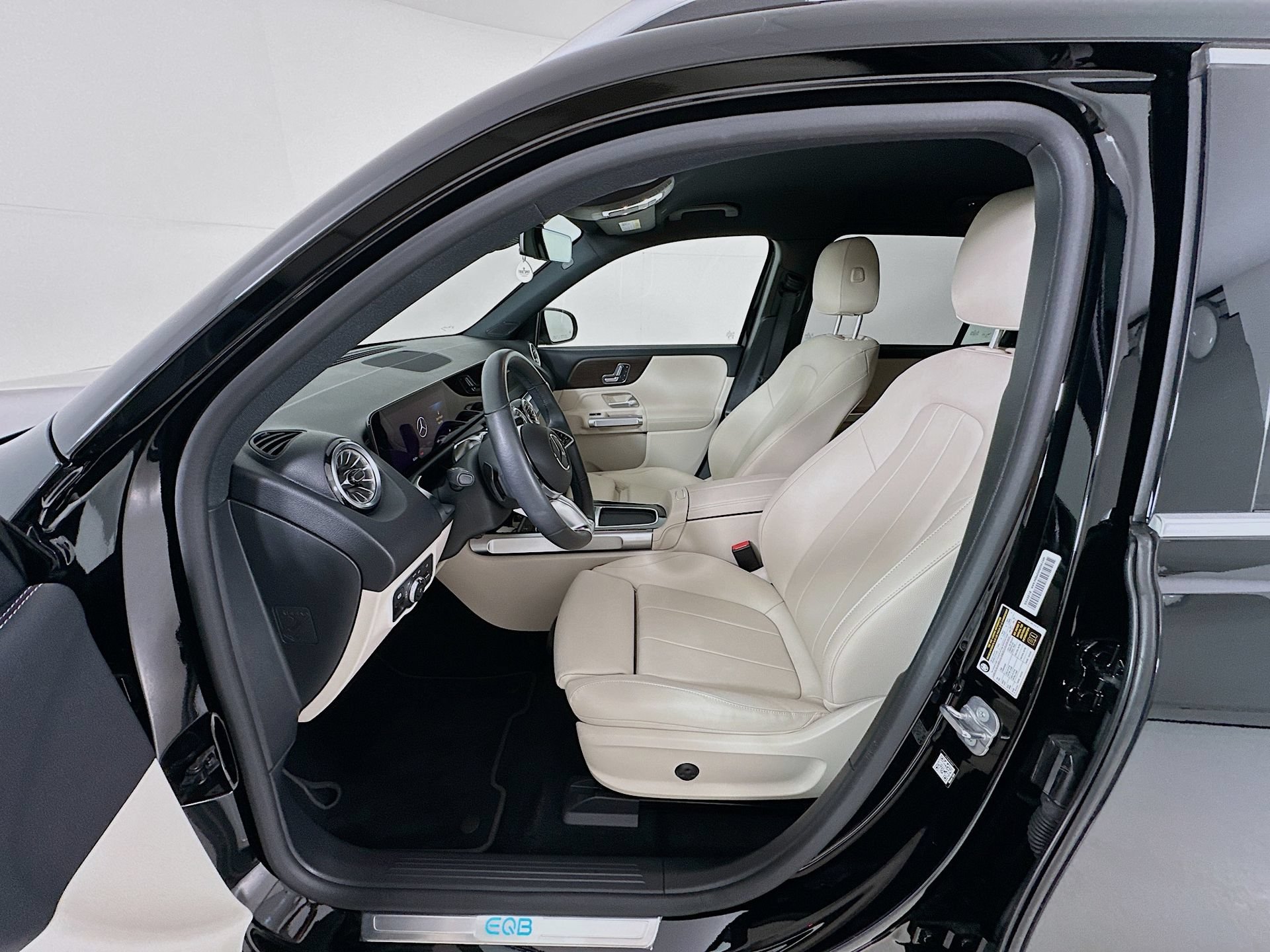 Used 2025 Mercedes-Benz EQB 250+ image 22