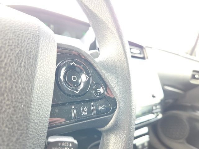 Used 2020 Toyota Prius LE FWD image 23