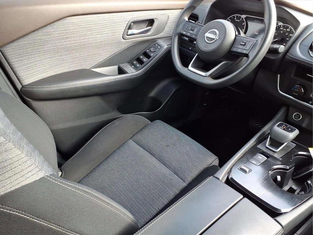 Used 2023 Nissan Rogue SV image 9