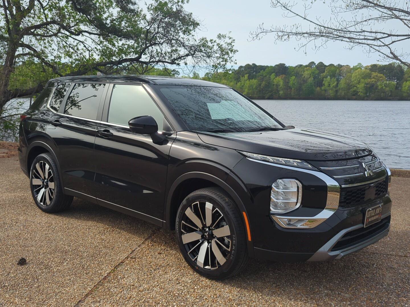 New 2026 Mitsubishi Outlander SE AWD/4WD image 1