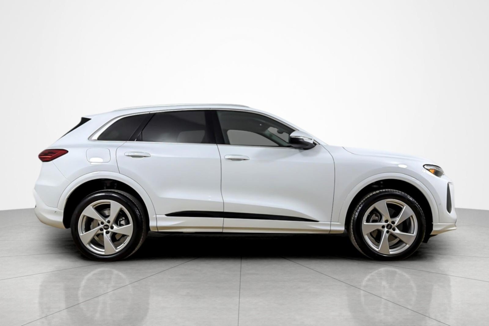 Used 2025 Audi Q5 Premium Plus w/ Premium Plus AWD/4WD image 6