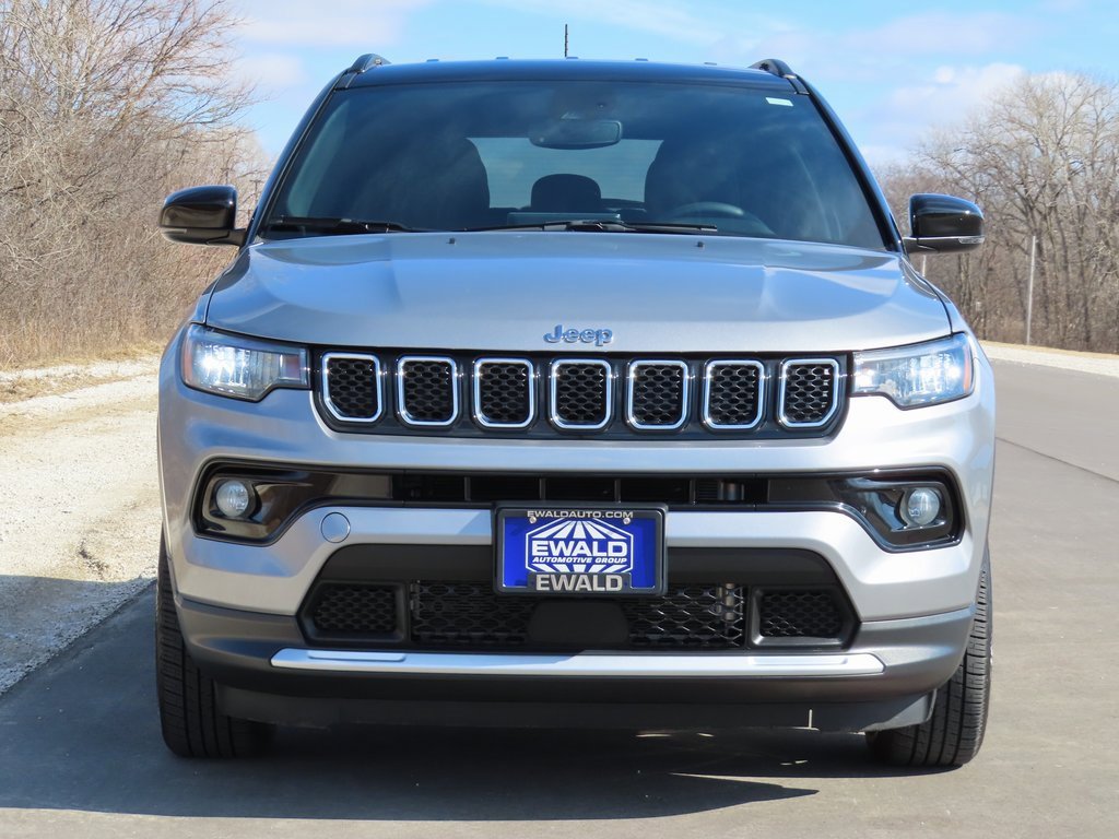 Used 2023 Jeep Compass Limited image 14