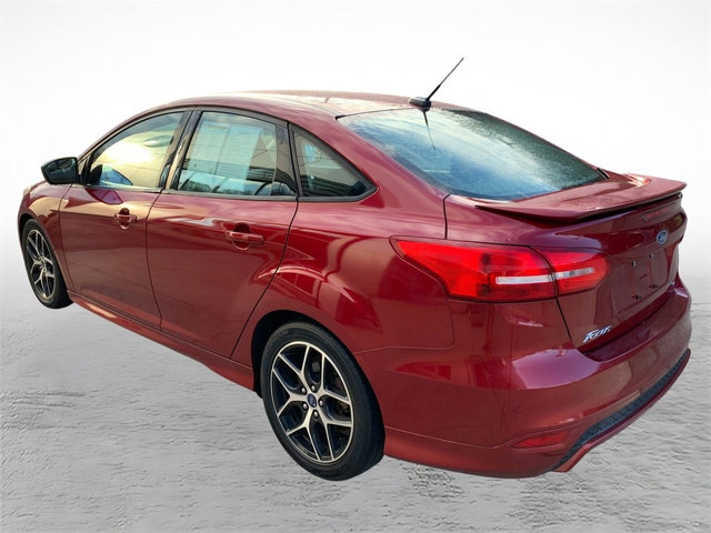 Used 2016 Ford Focus SE w/ SE Sport Package image 4