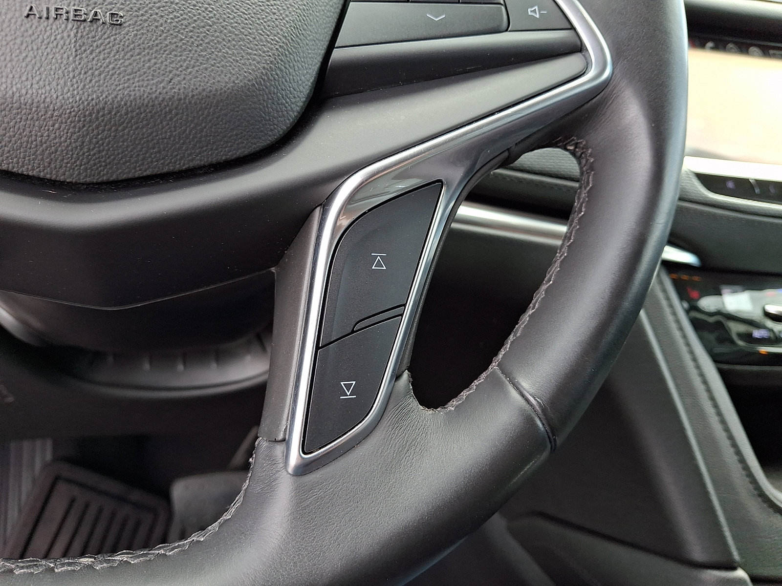 Used 2017 Cadillac XT5 Luxury w/ Driver Awareness Package image 24