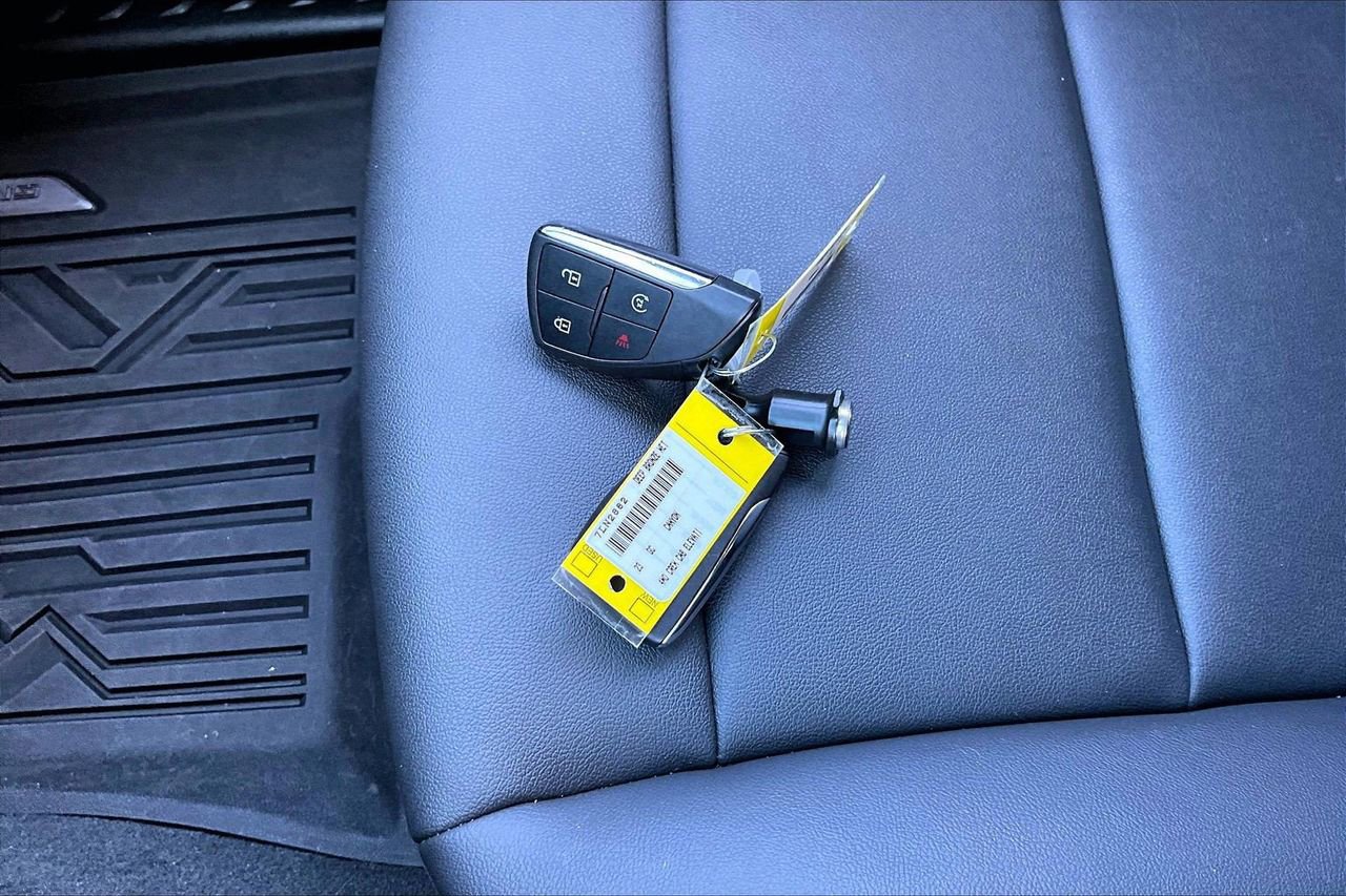 Used 2023 GMC Canyon Elevation w/ Elevation Premium Package image 31