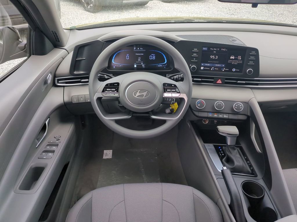 New 2026 Hyundai Elantra SE FWD image 17