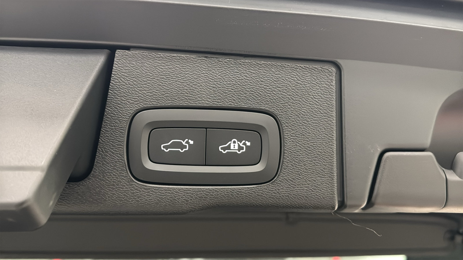 New 2027 Volvo XC60 T8 Plus AWD/4WD image 30