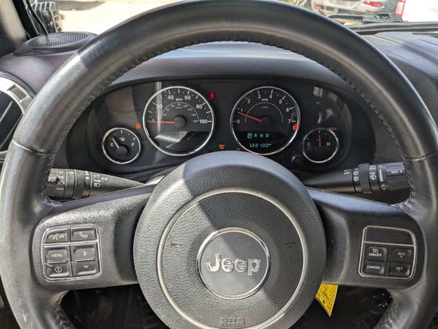 Used 2017 Jeep Wrangler Unlimited Rubicon w/ Connectivity Group AWD/4WD image 29