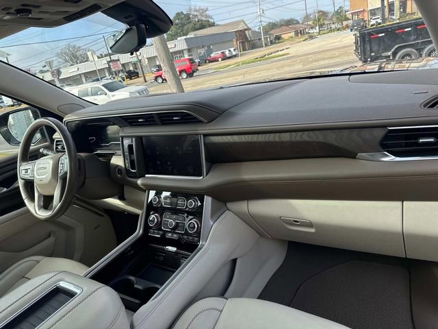 Used 2022 GMC Yukon Denali w/ Denali Premium Package image 16