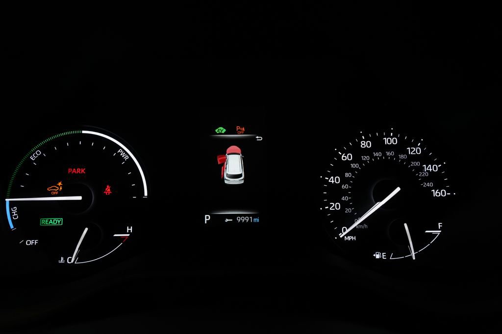 Used 2023 Toyota Sienna XLE FWD image 2