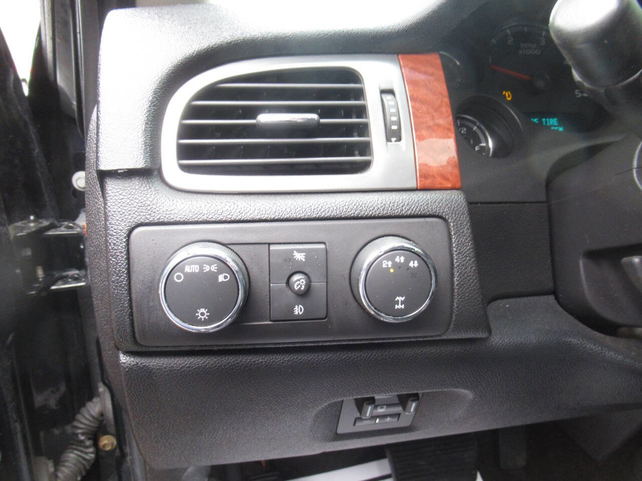 Used 2007 GMC Sierra 2500 SLT w/ Entertainment Package image 17