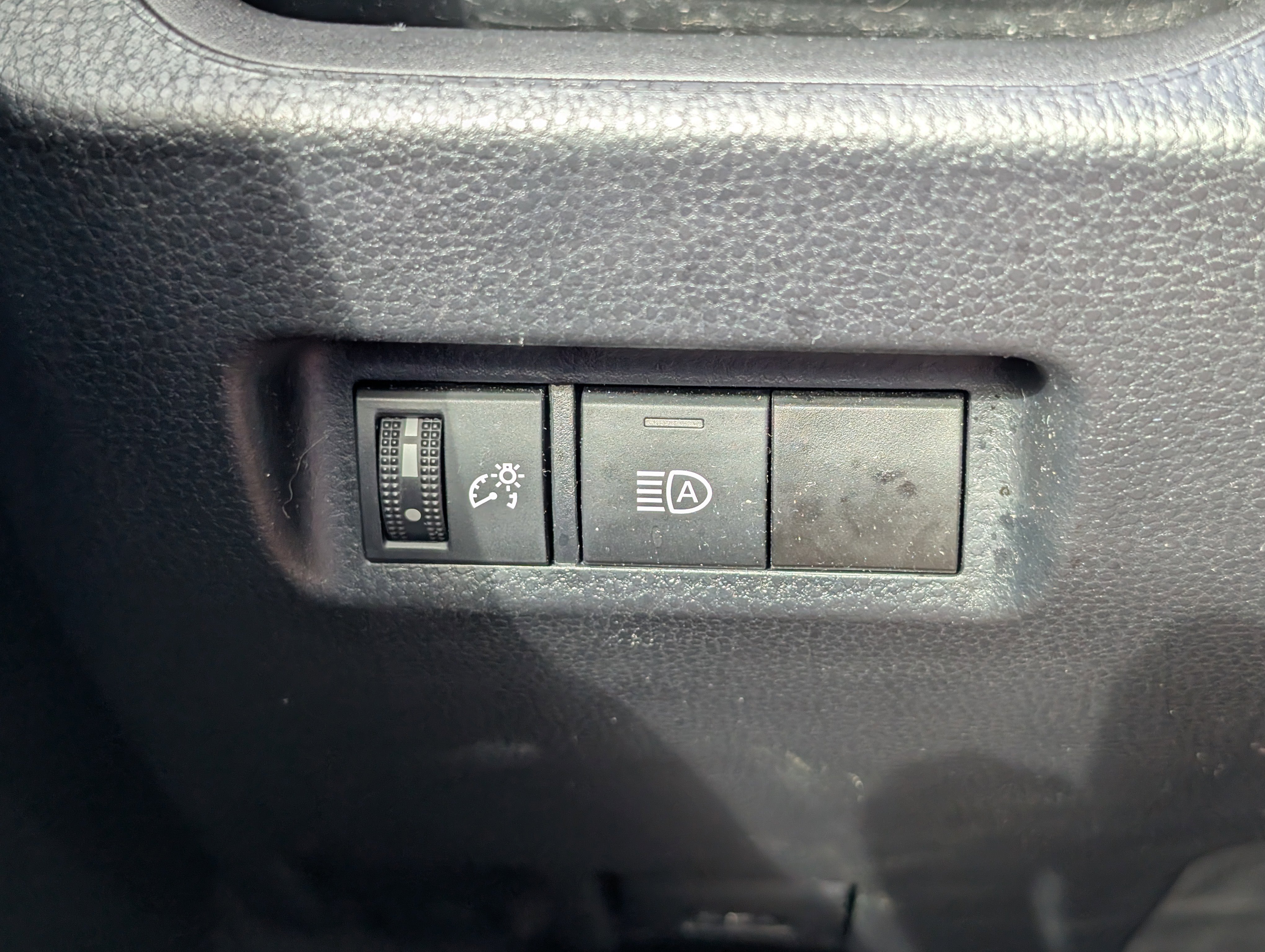 Used 2022 Toyota RAV4 LE image 20