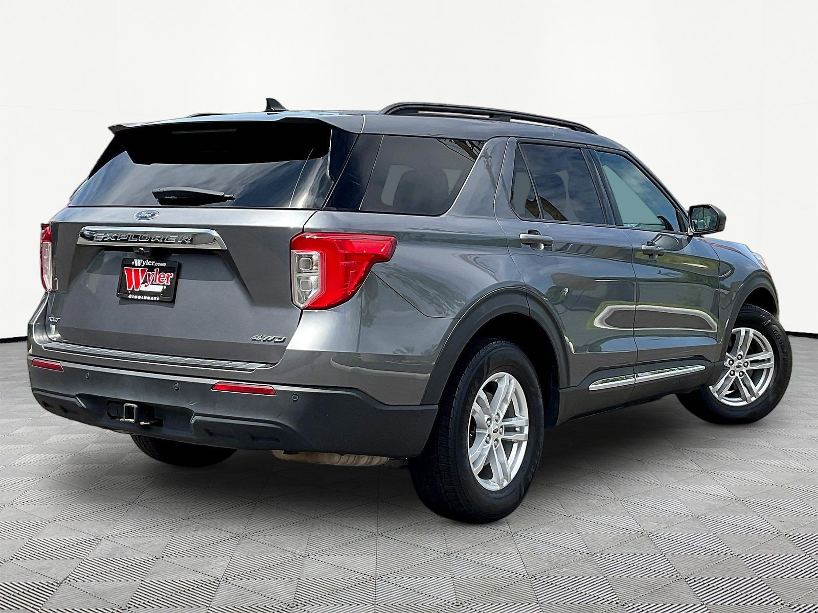 Used 2022 Ford Explorer XLT w/ Class IV Trailer Tow Package AWD/4WD image 6