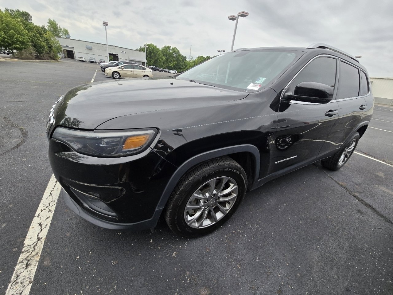 Used 2019 Jeep Cherokee Latitude Plus w/ Comfort/Convenience Group FWD image 4