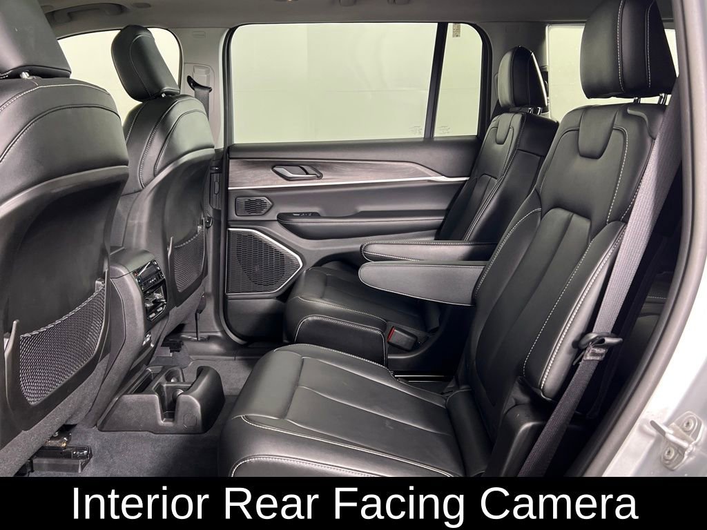 Used 2023 Jeep Grand Cherokee L Limited w/ Black Appearance Package image 17