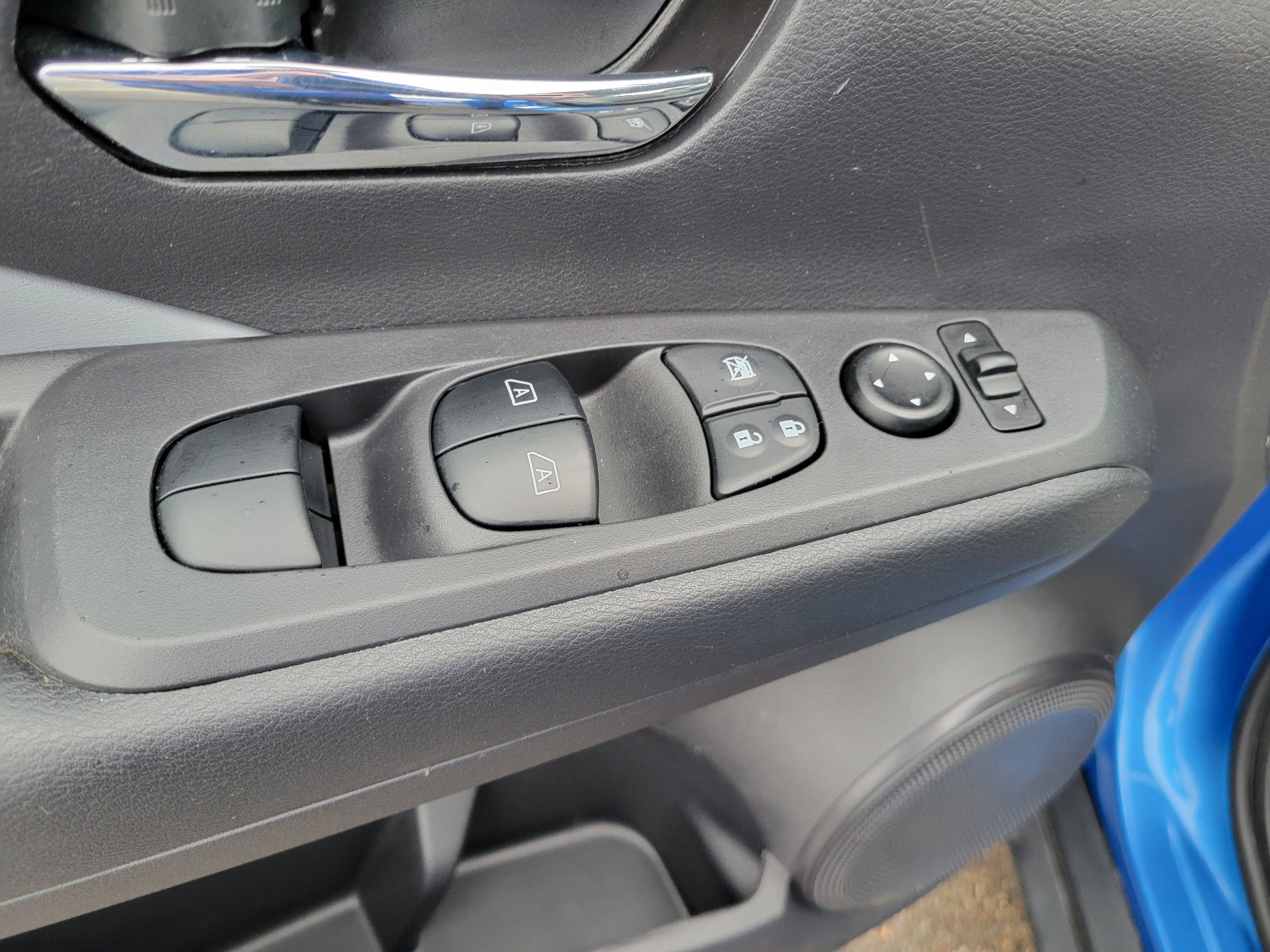 Certified 2023 Nissan Kicks SR w/ SR Premium Package image 19