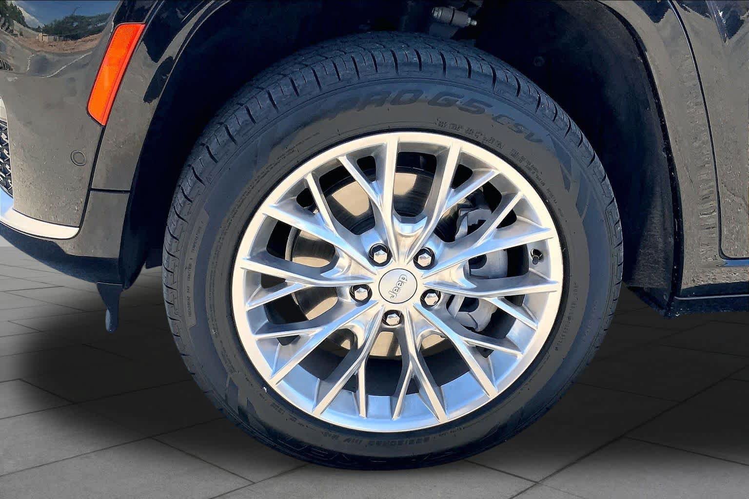 Used 2021 Jeep Grand Cherokee L Summit w/ Luxury Tech Group V AWD/4WD image 10