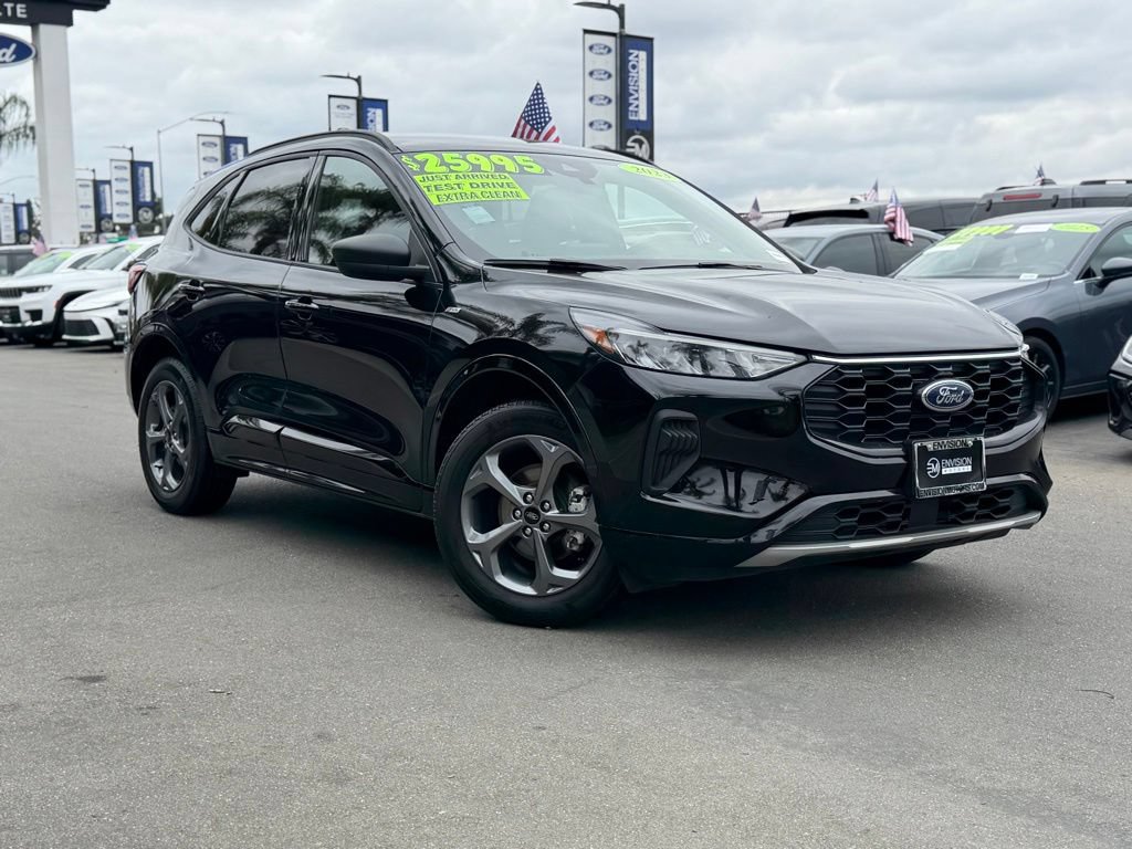 Certified 2023 Ford Escape ST-Line AWD/4WD image 3