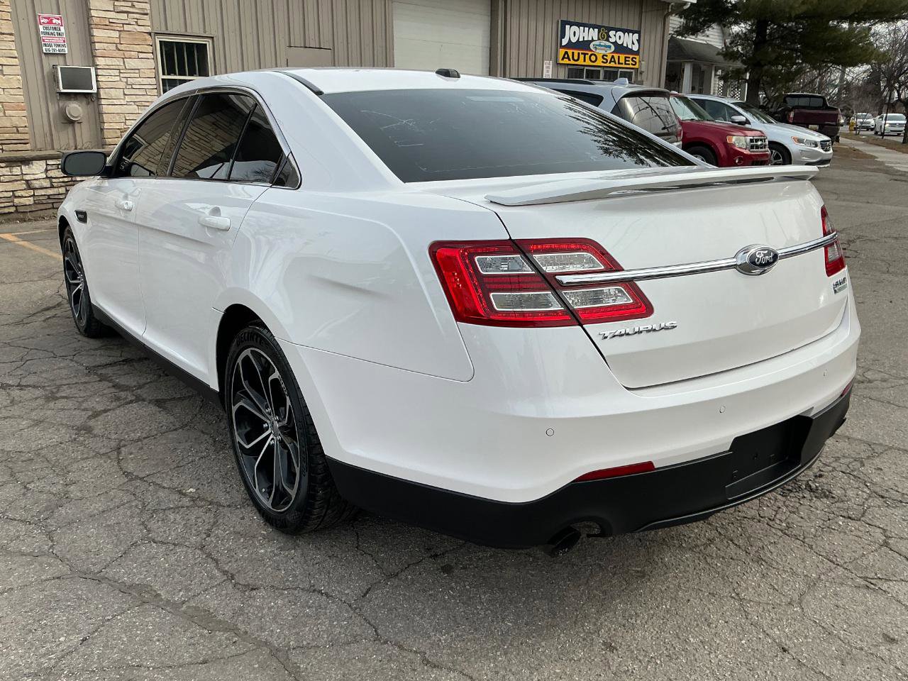 Used 2013 Ford Taurus SHO image 5