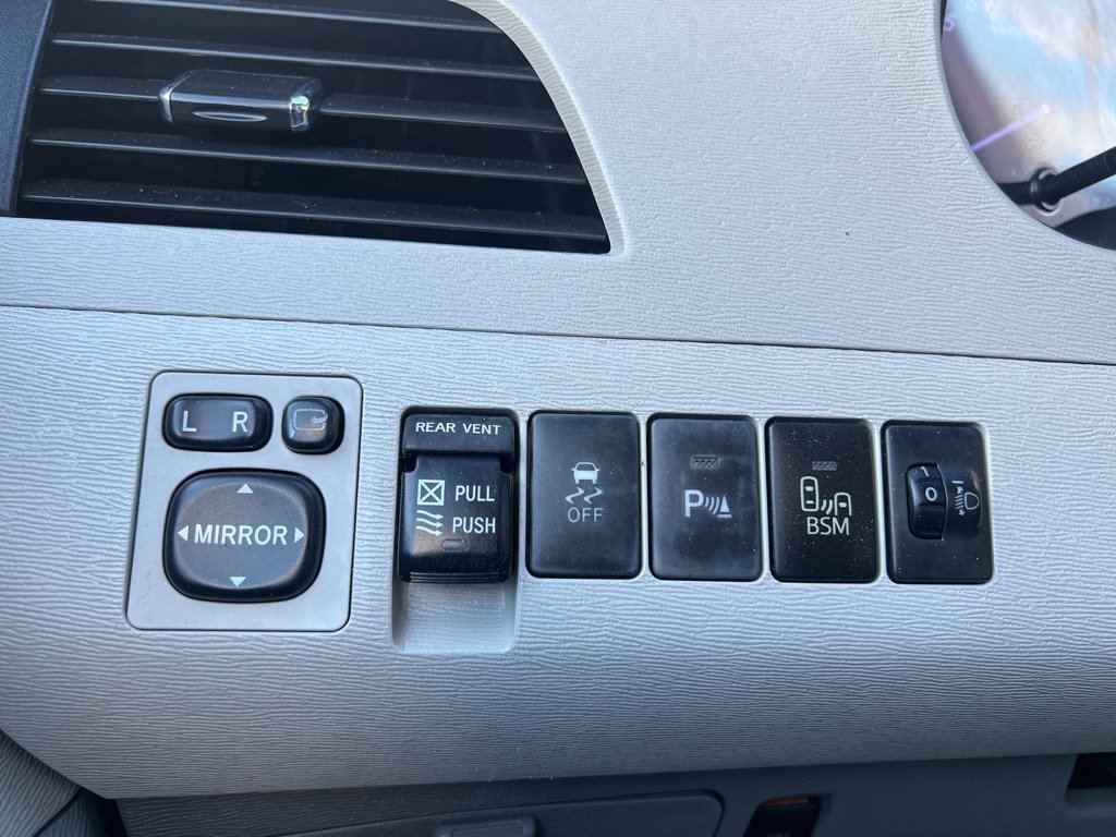 Used 2014 Toyota Sienna Limited w/ Limited Premium Package image 21