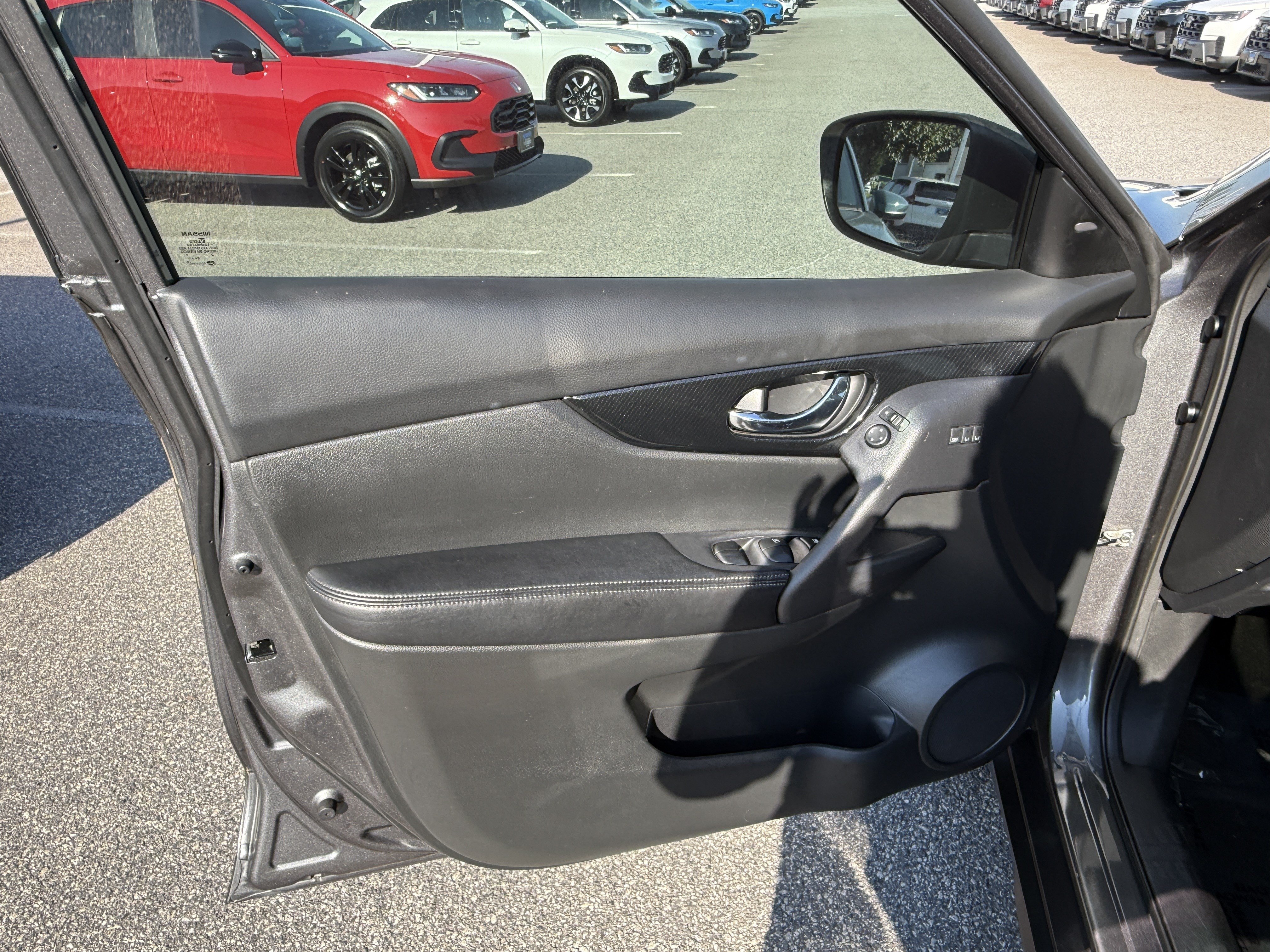 Used 2019 Nissan Rogue SL AWD/4WD image 14