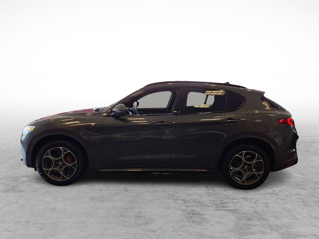 Used 2022 Alfa Romeo Stelvio Ti image 2