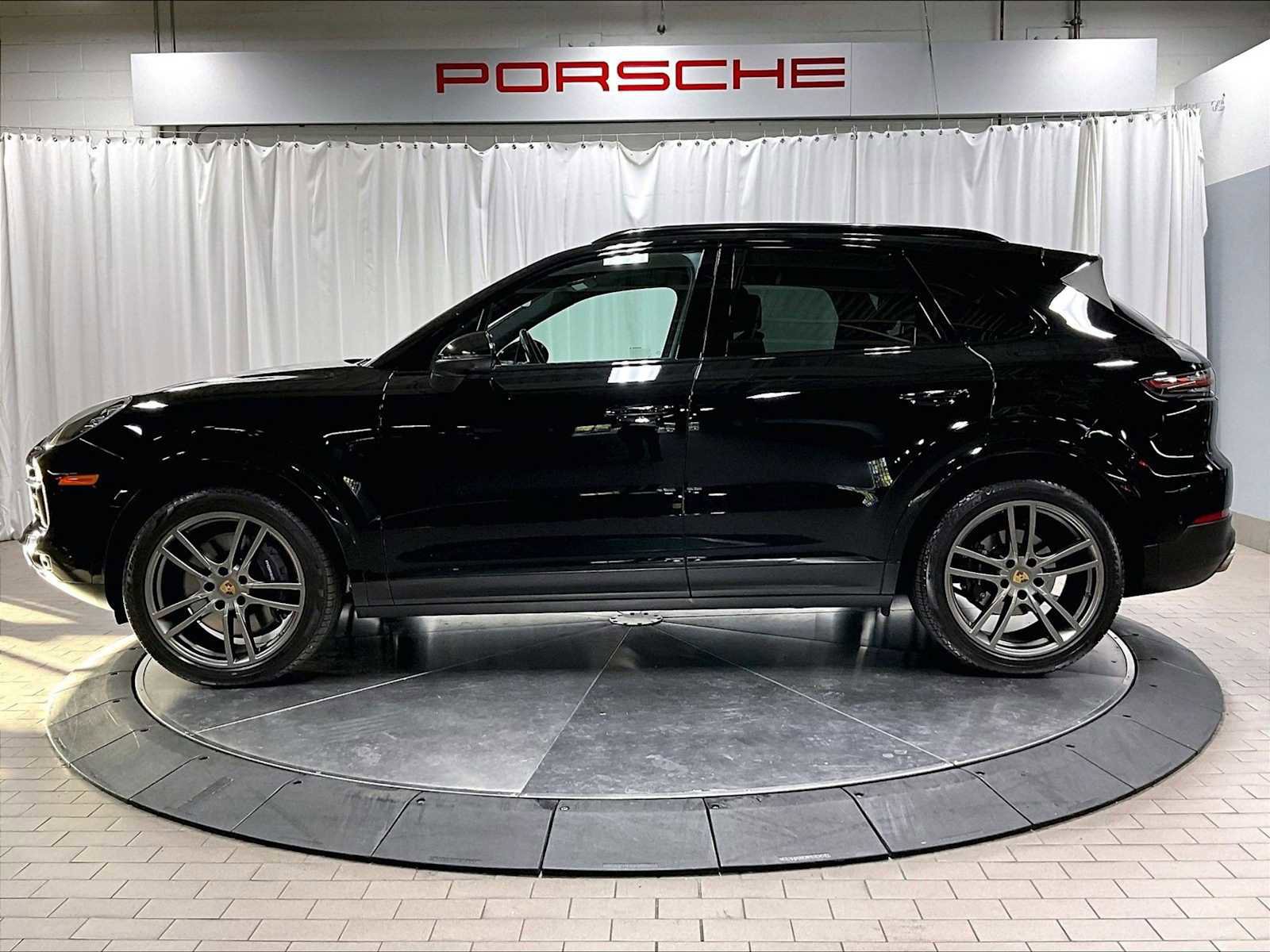 Used 2022 Porsche Cayenne image 2