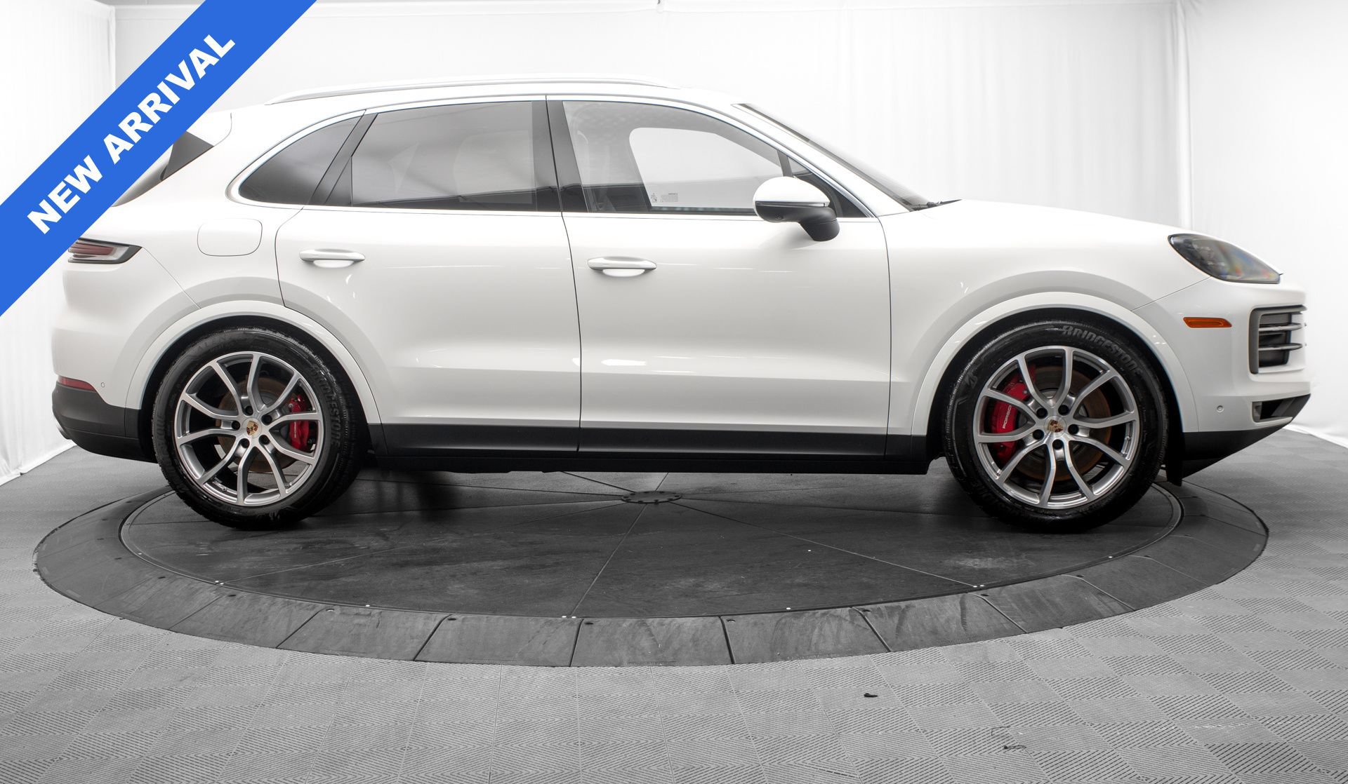 Used 2025 Porsche Cayenne S AWD/4WD image 2