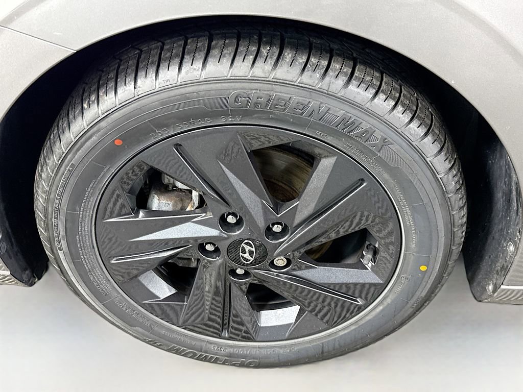 Used 2021 Hyundai Elantra SEL image 31