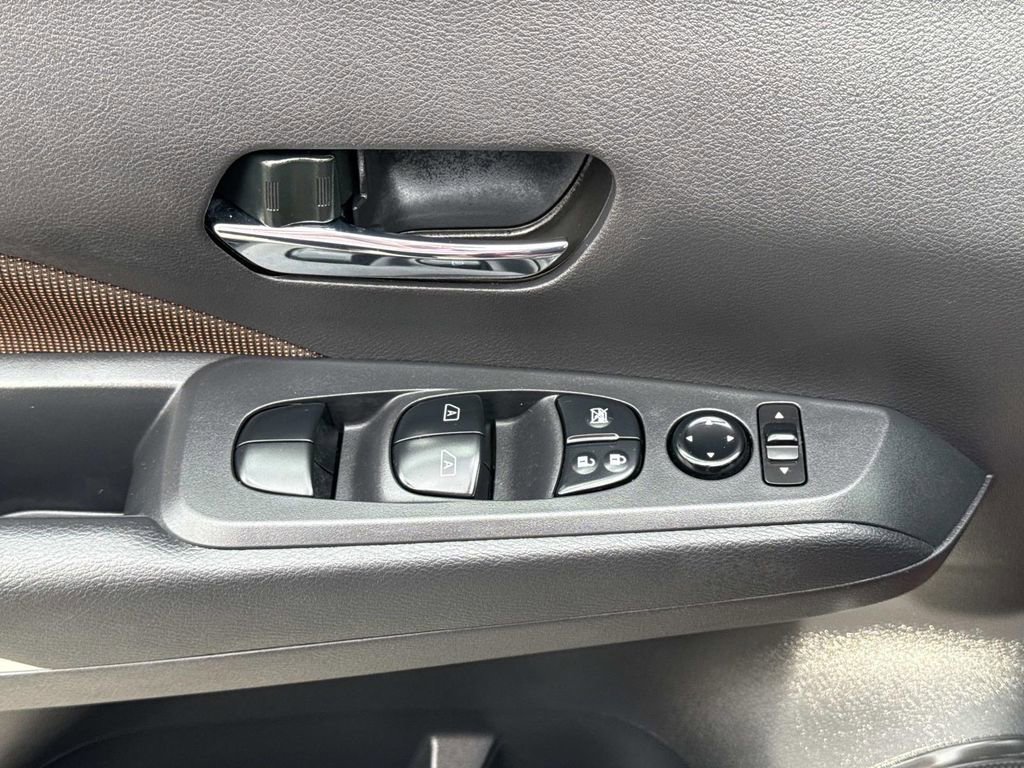 Used 2024 Nissan Kicks SR image 18