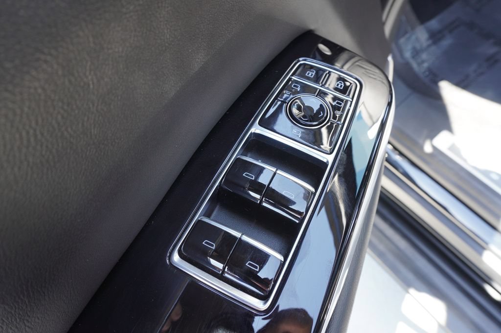 Certified 2025 Cadillac Escalade Premium Luxury AWD/4WD image 17