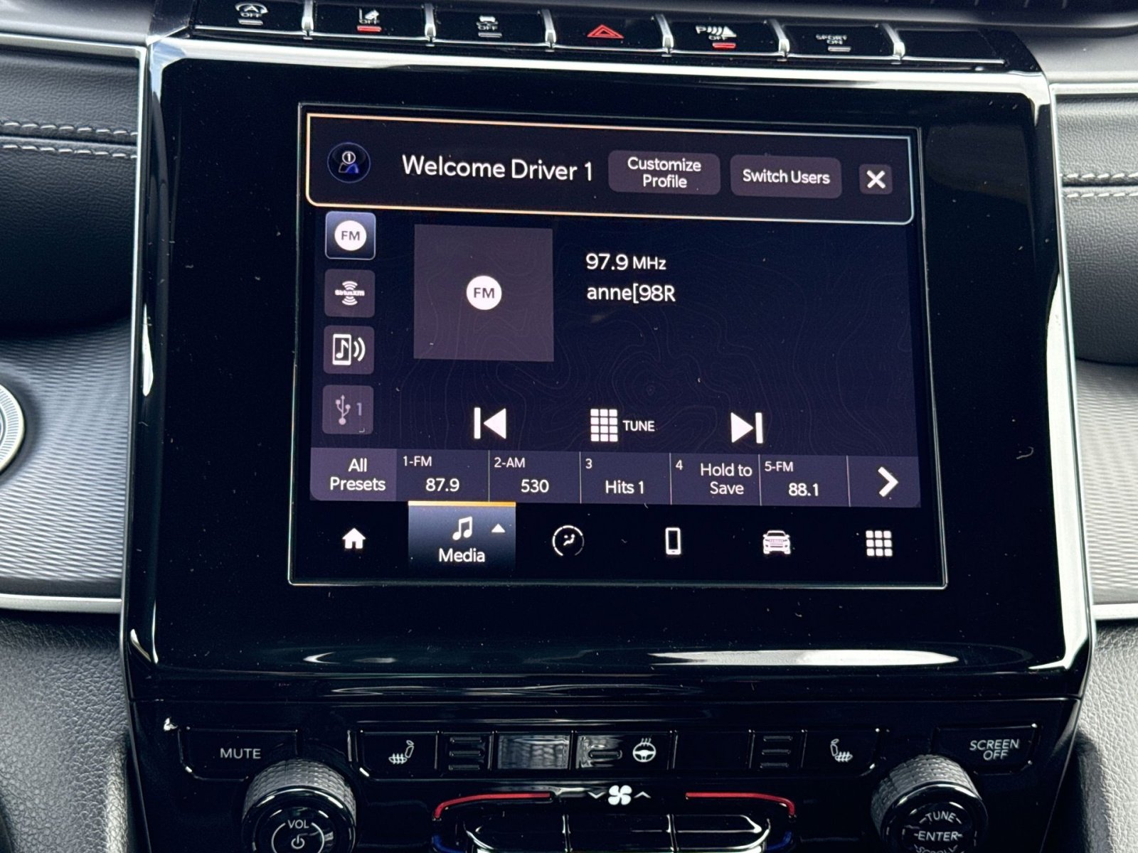 New 2025 Jeep Grand Cherokee Altitude image 18