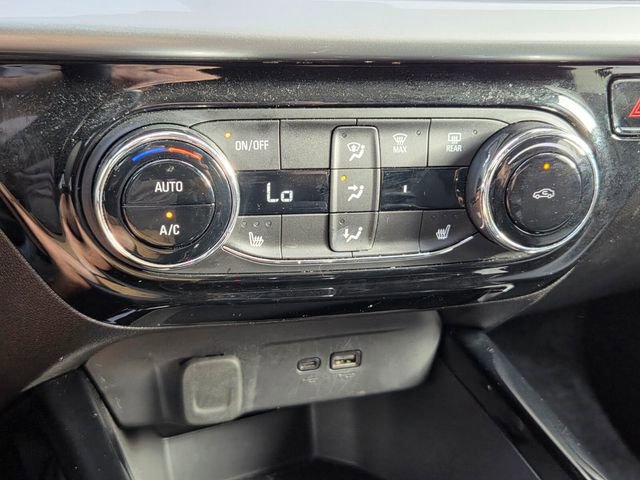 Certified 2025 Chevrolet Trax LT w/ LT Convenience Package FWD image 32