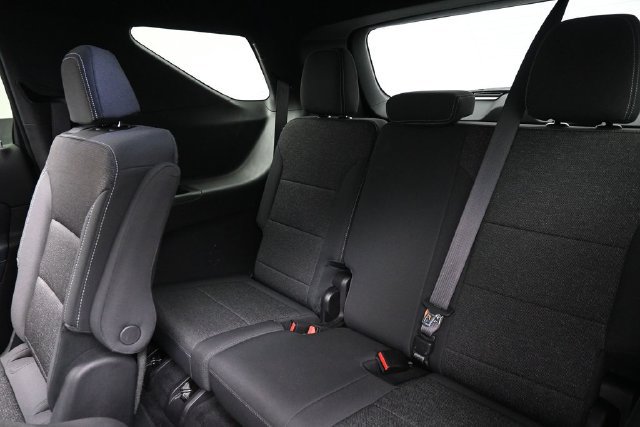 Used 2025 Chevrolet Traverse LT FWD image 21