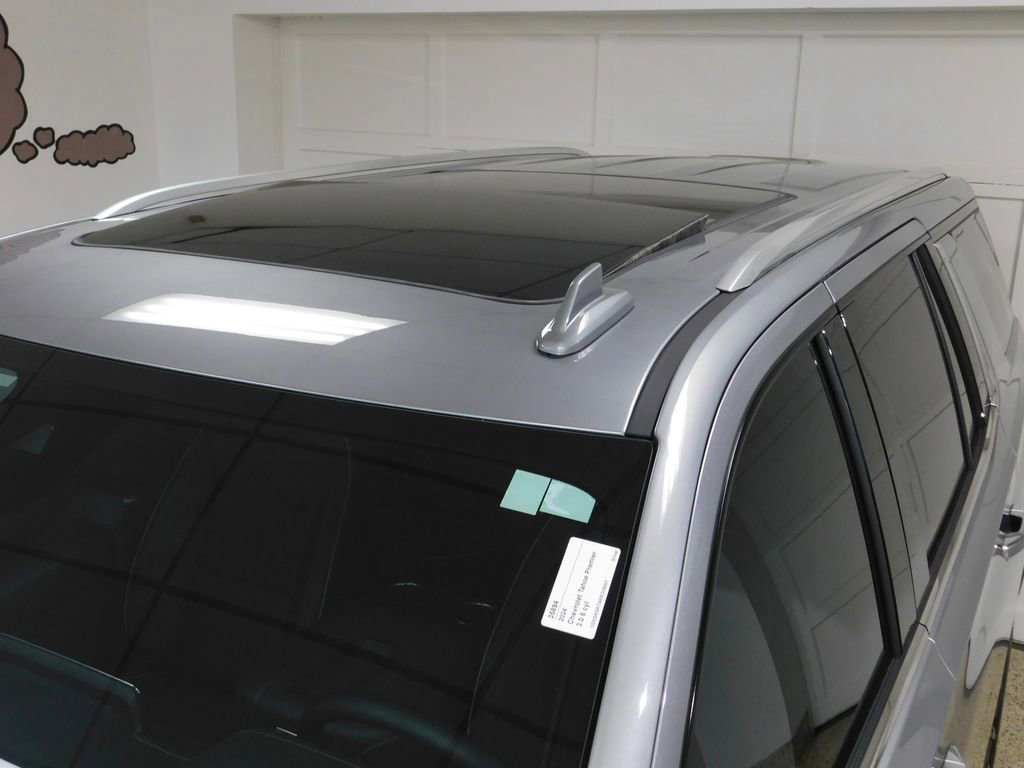 Used 2024 Chevrolet Tahoe Premier w/ Premium Package AWD/4WD image 19