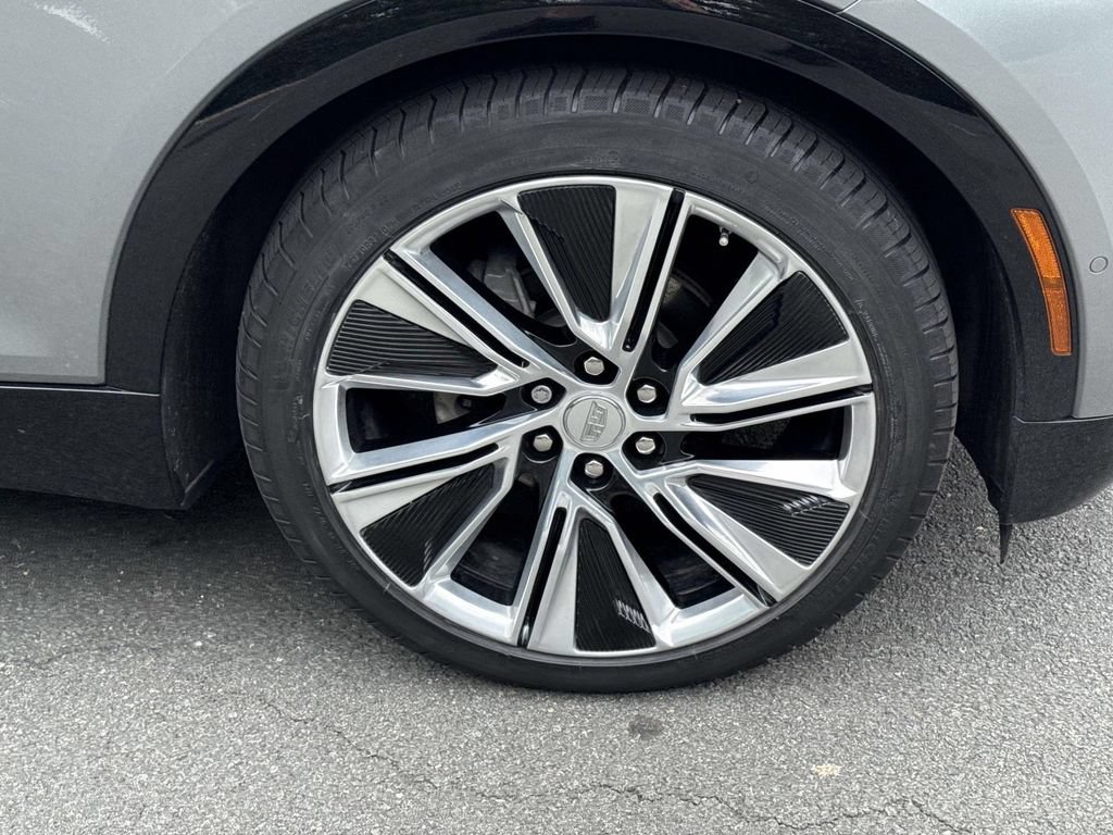 Certified 2025 Cadillac Lyriq Luxury w/ LPO, Floor Liner Package AWD/4WD image 14