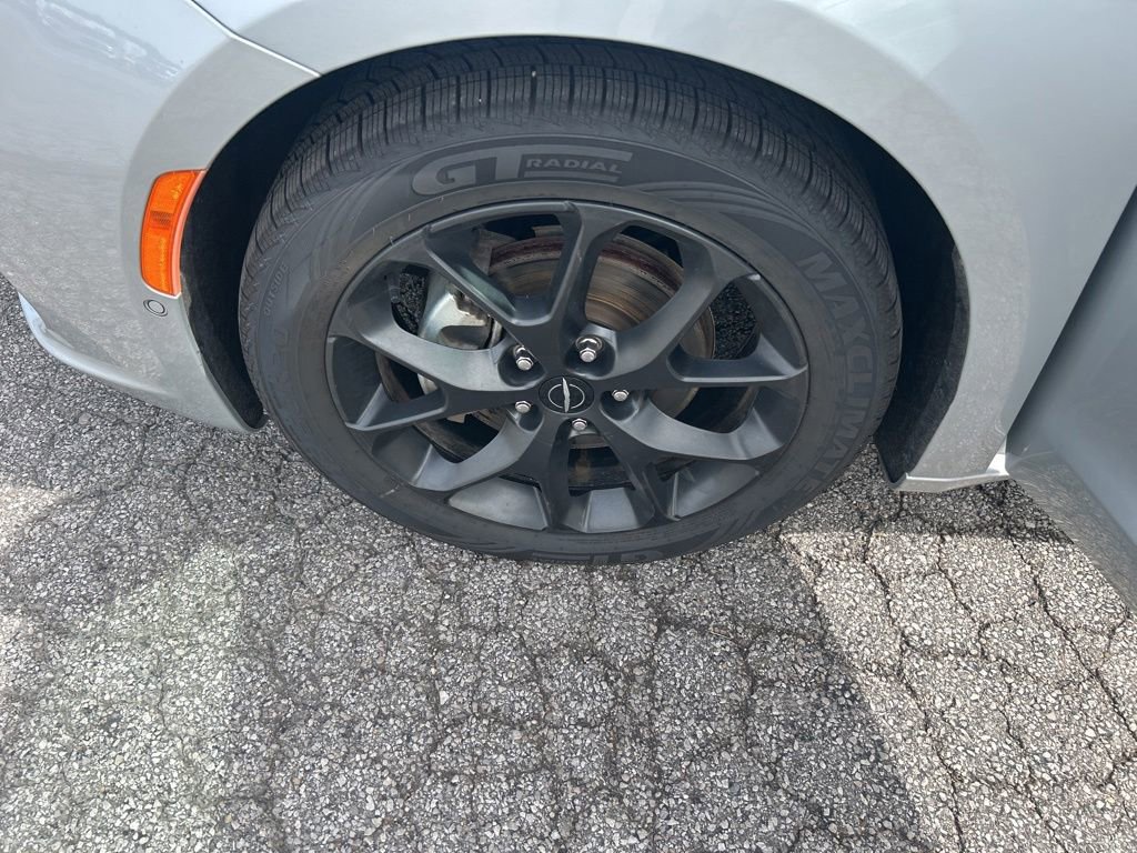 Used 2023 Chrysler Pacifica Limited w/ Uconnect Theater Family Group FWD image 37