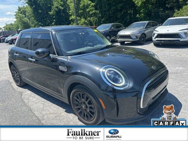 Used 2023 MINI Cooper 4-Door Hardtop w/ Signature Upholstery Package FWD image 1