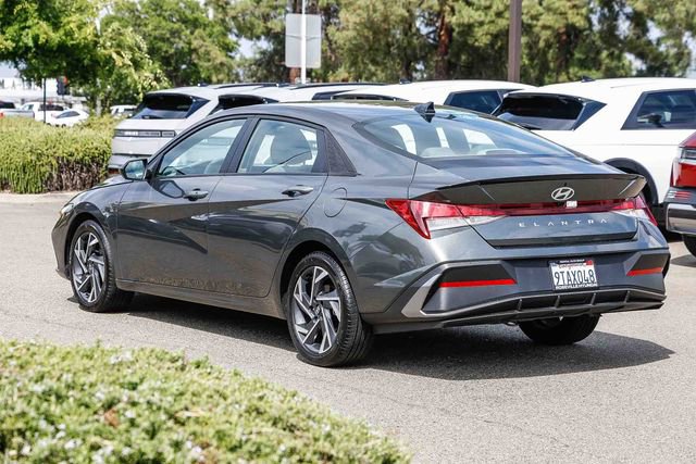 Certified 2025 Hyundai Elantra Sport FWD image 2